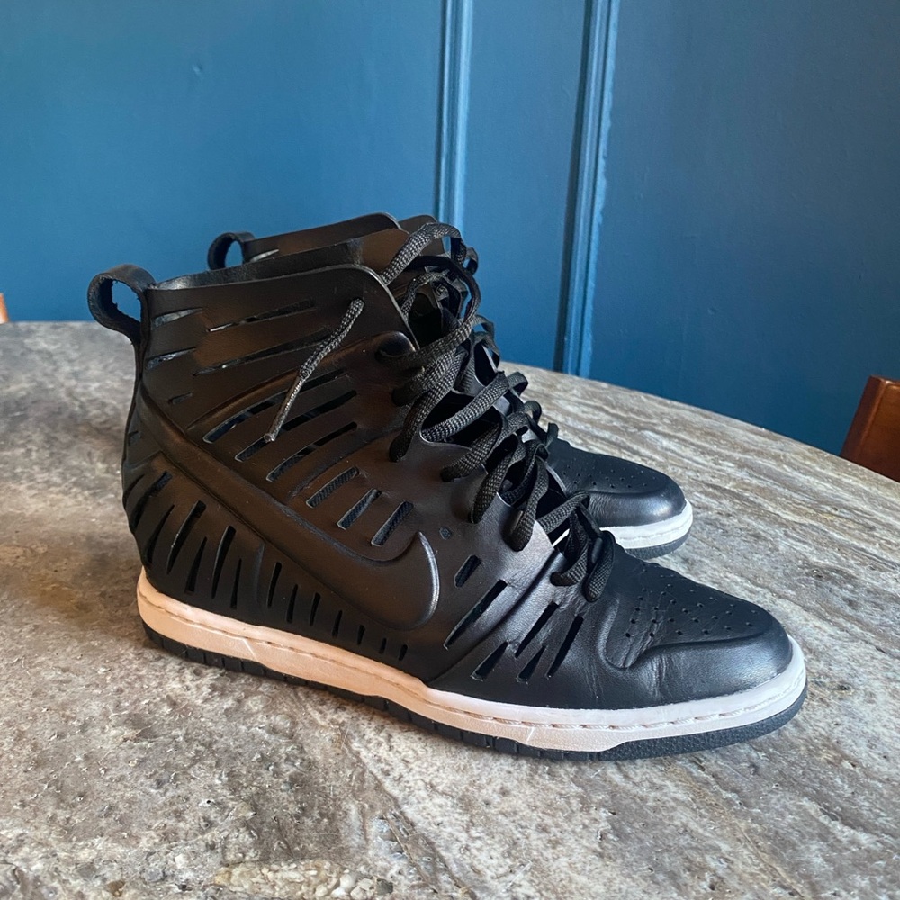 NIKE DUNK SKY HI 2.0 - Women’s Joli Black Wedge Sneakers